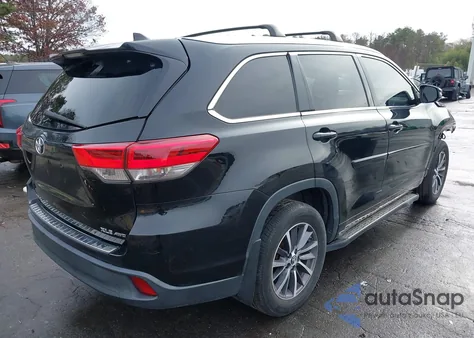 2018 Toyota Highlander Xle z USA, uszkodzony, nr VIN 5TDJZRFH3JS532157